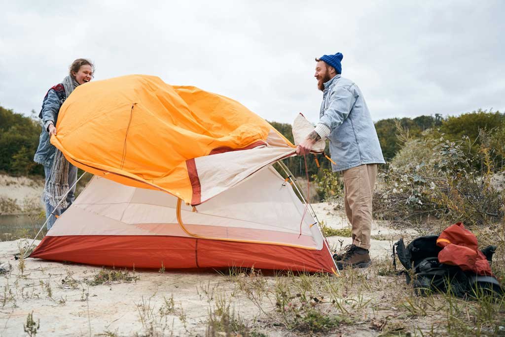 Freistehende vs. nicht freistehende Zelte